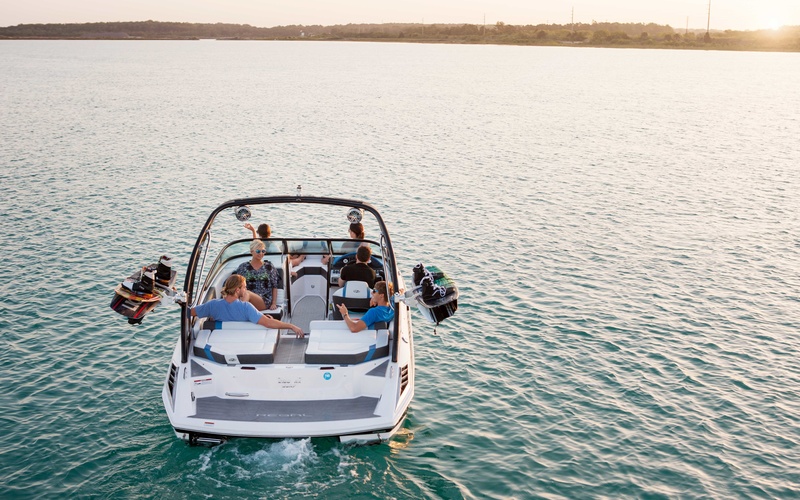 Regal 2100 RX Surf