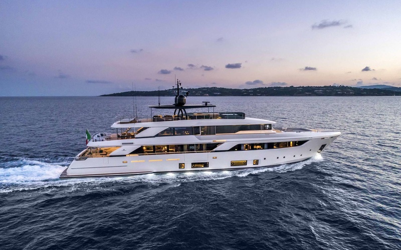 Pershing 70