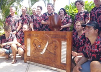 Australia's 30.48-meter Verdier/VPLP 100 Comanche was the first single-hulled car to finish in Honolulu. For this the team won the Barn Door Trophy, a carved board made of koa acacia, a Hawaiian endemic tree.