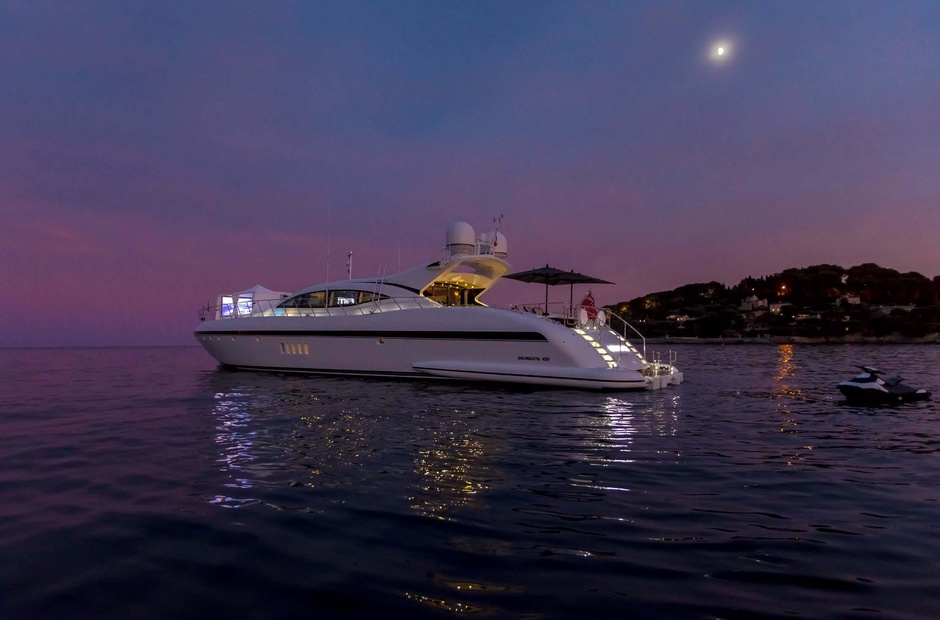 Mangusta Lionchase