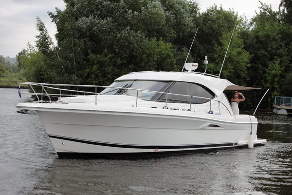 «Riviera Yacht»