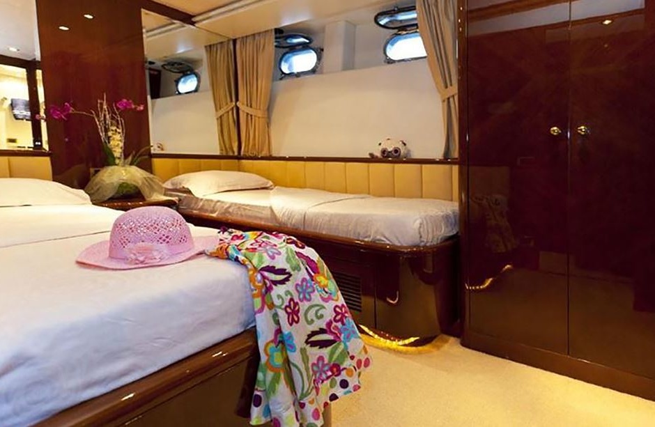 Azimut Happy Spirit