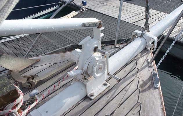 The original anchor spire was purchased from the American firm Simpson-Lawrence and shipped to India during the construction of the yacht.