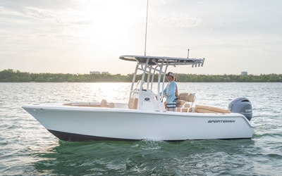 Sportsman Heritage 211 Center Console