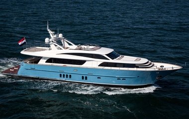 Van der Valk Helga