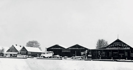 Van Lent Shipyard in the winter of 1940: the war has already started and the yacht builder has not much work.