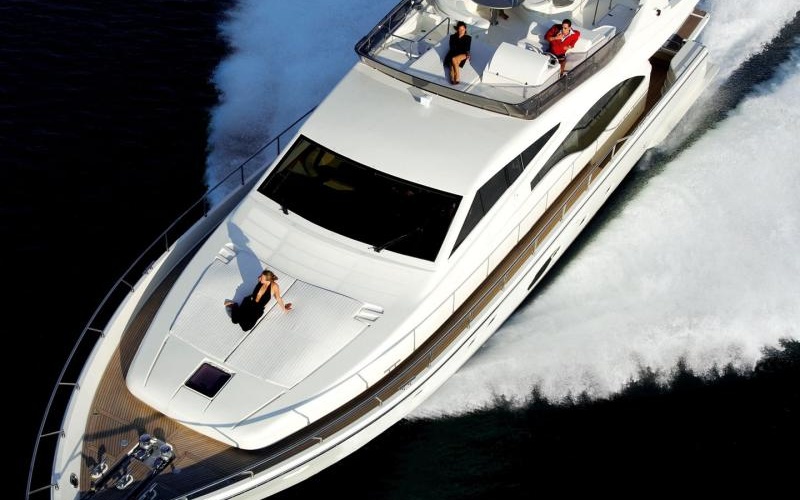 Ferretti 700