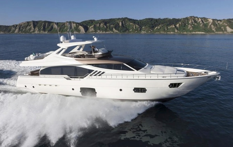 Ferretti 870