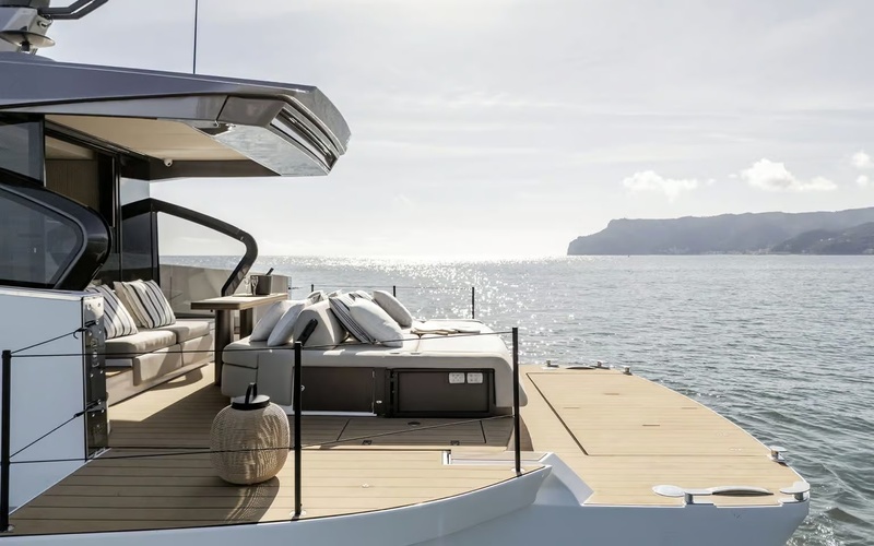 Azimut Seadeck 6