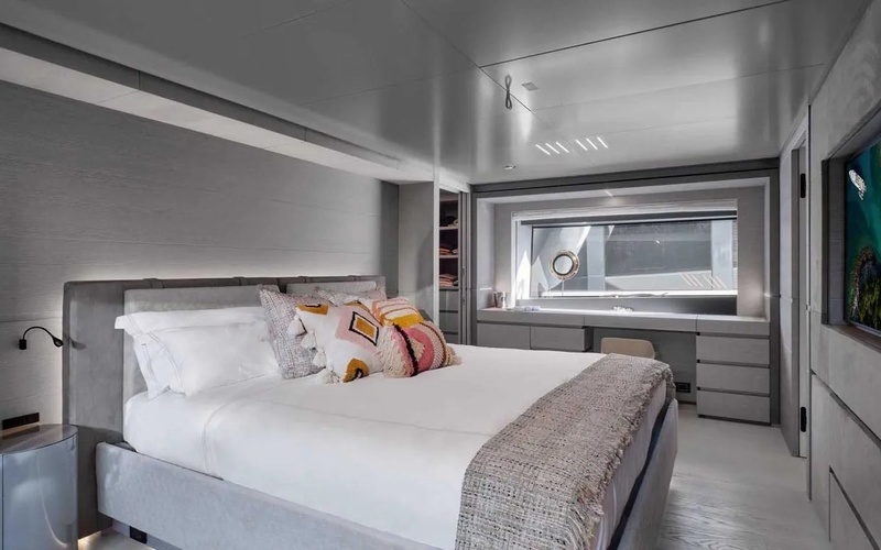 Sargo 31 Explorer Aft Door