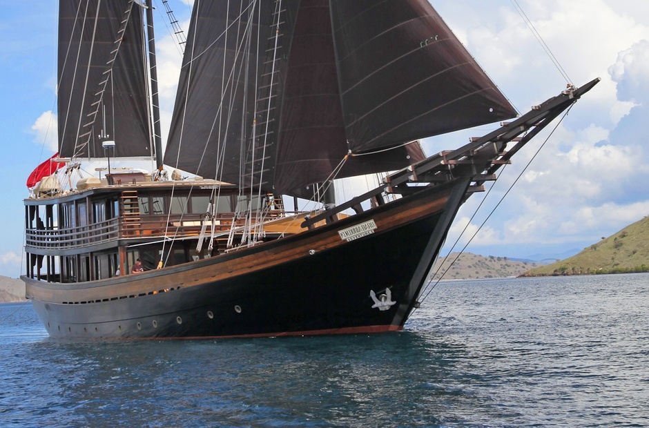 Konjo Boat builders  Dunia Baru