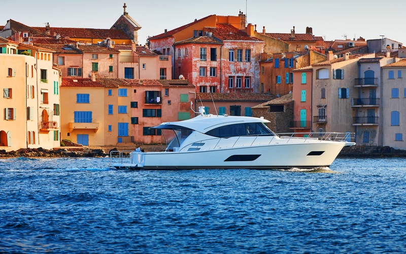 Riviera 545 SUV