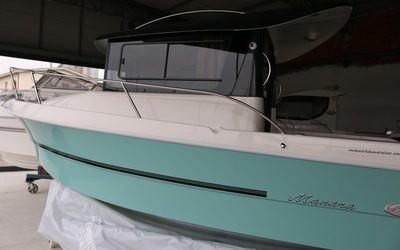 Manara 21 Pilothouse