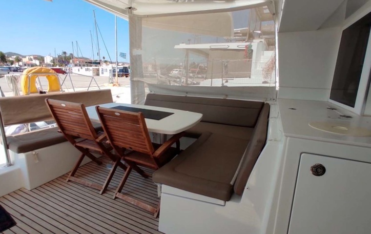 Lagoon 450 F (2012)