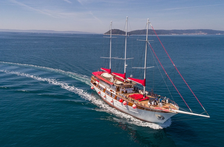Custom Boats Barbara