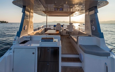 Outer Reef 620 Trident