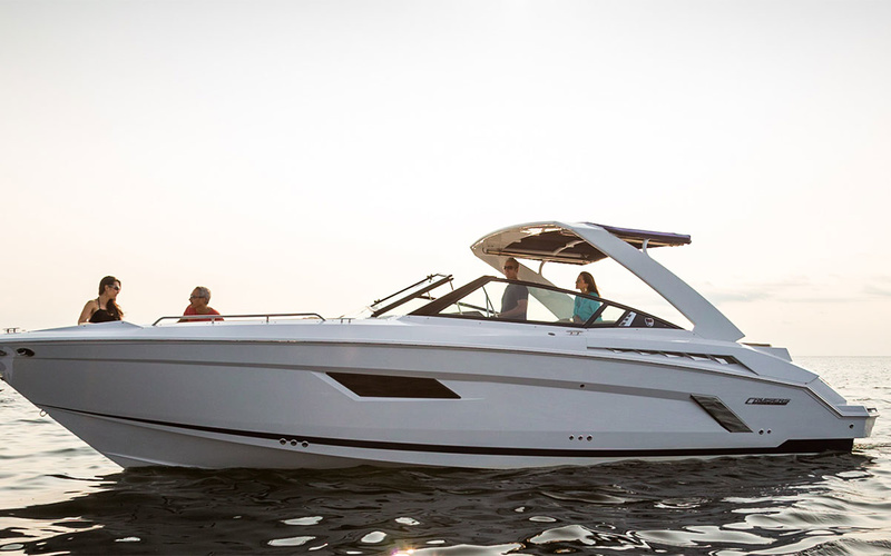 Cruisers Yachts 338 Bow Rider