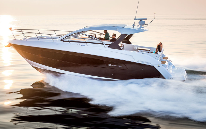 Cruisers Yachts 39 Express Coupe