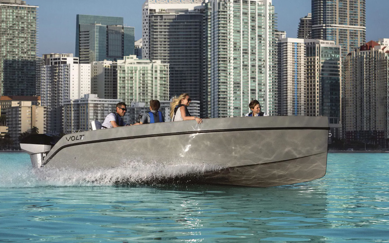 Vision Marine Technologies Volt 180