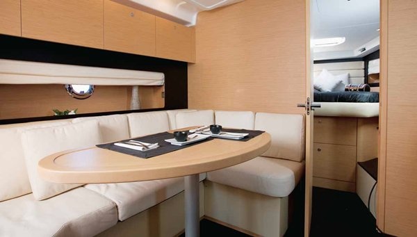 Monte Carlo Yachts 37 HT 