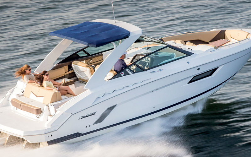 Cruisers Yachts 338 Bow Rider