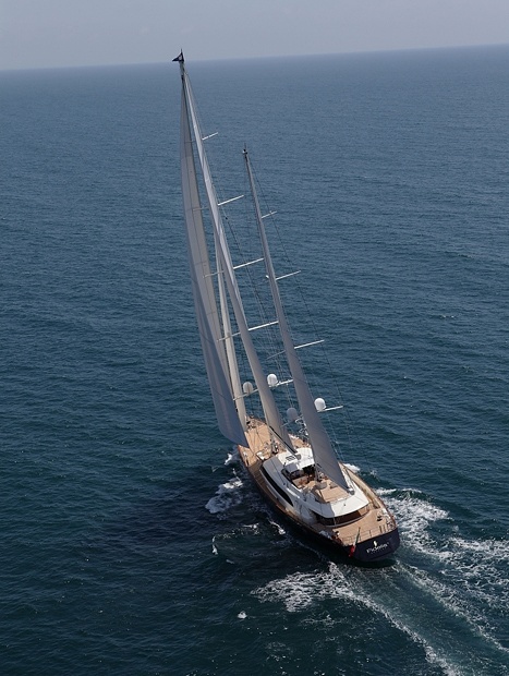 Perini Navi Fidelis