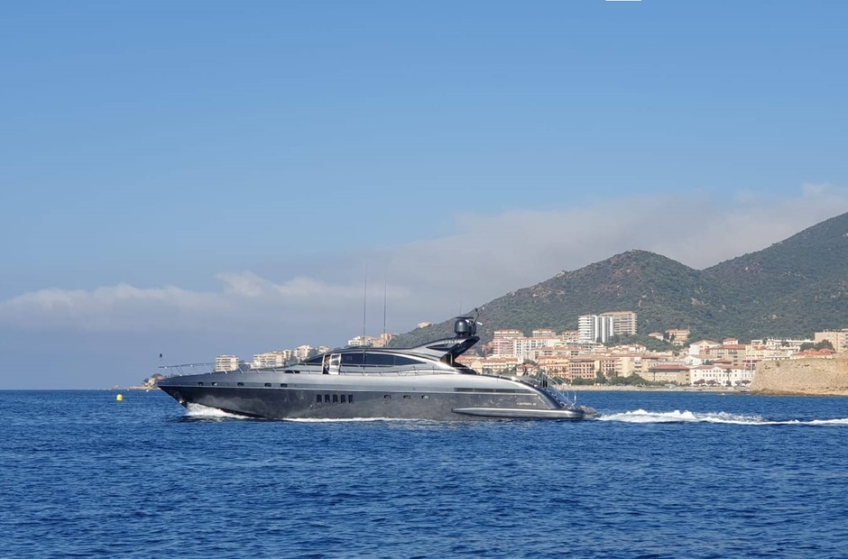 Mangusta Revella