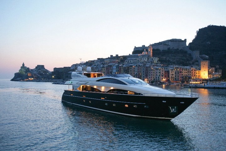 Riva 115' Athena