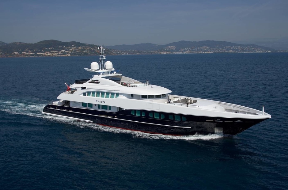 Heesen Atina
