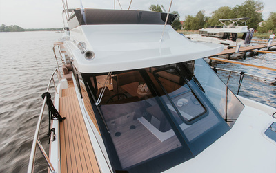 Cobra Futura 36