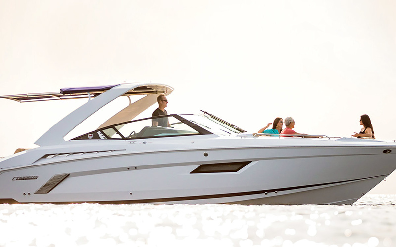 Cruisers Yachts 338 Bow Rider