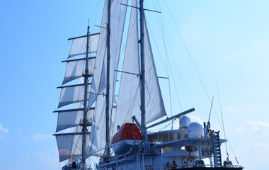 Segel Masten Yachten Running on Waves