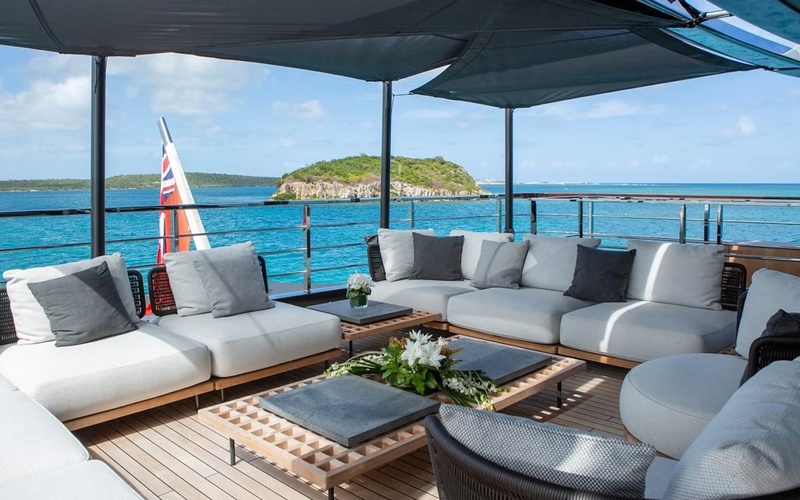 Privateer Flybridge 49