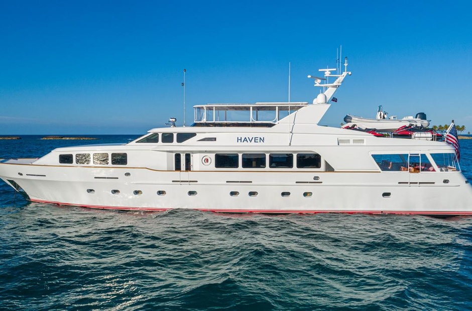 Trinity Yachts Pursuit
