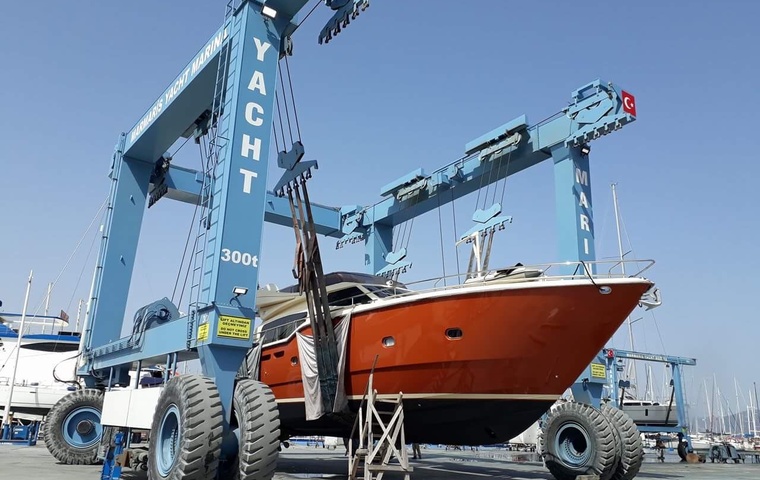Ferretti Altura 690 (2008)
