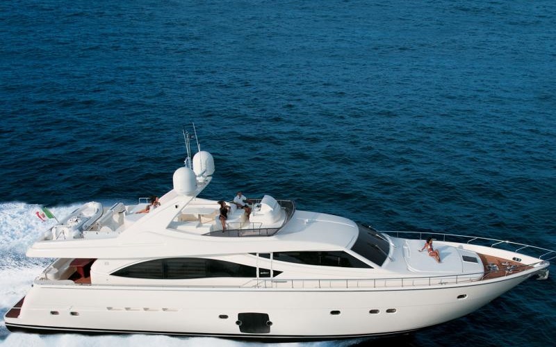 Ferretti 830