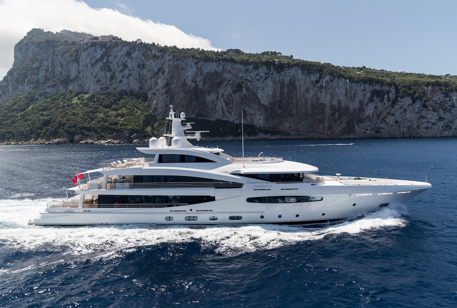 The Volpini 2 (translated from Italian «Little Chanterelle») has a top speed of 15.5 knots and a range of 4500 nautical miles at 13 knots.