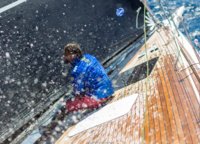 Скорость ветра достигала 30 узлов, для всех участников гонка вышла очень быстрой и в то же время очень тяжелой. 