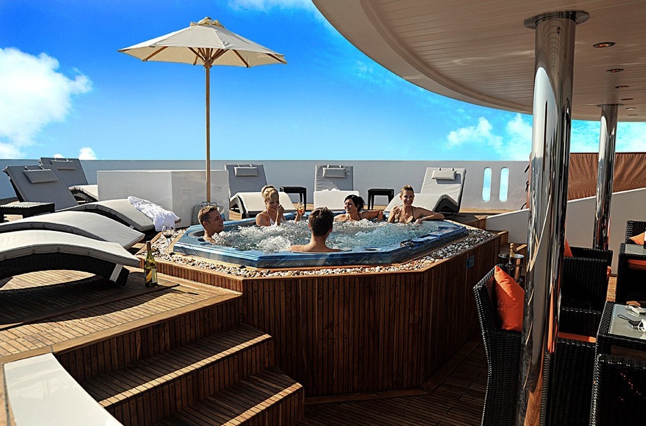 Fairline Dhaainkan'baa
