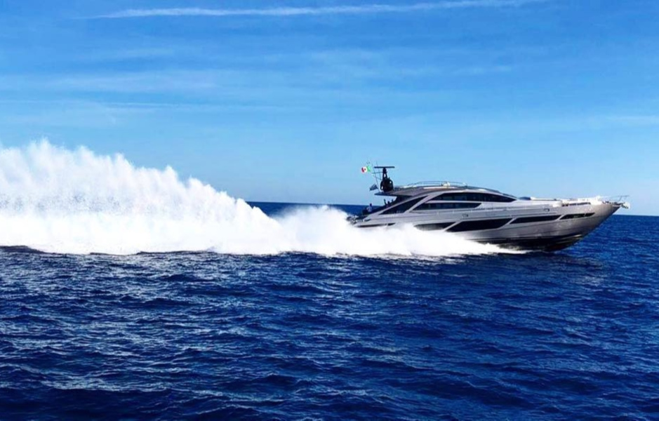 Maximum speed Pershing 9X - 42 knots