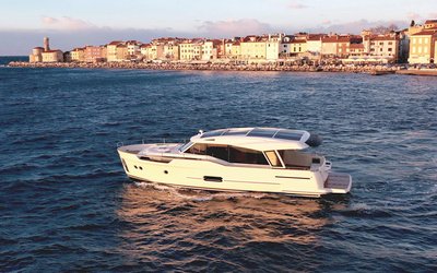Greenline 48 Coupe
