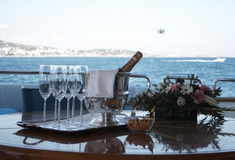 Falcon Champagne O'Clock