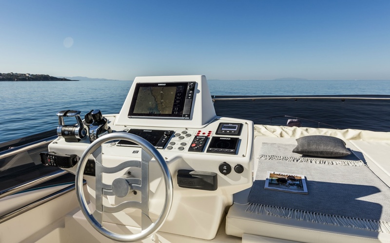 Ferretti 550