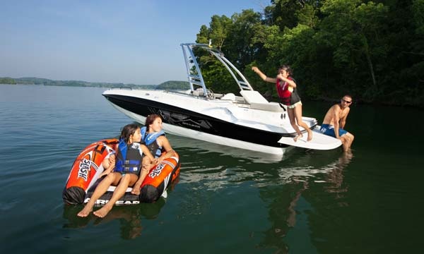 Bayliner 217 Deck Boat