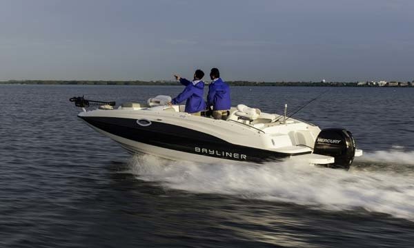 Bayliner 210 Deck Boat