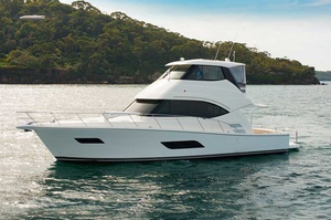 Riviera 52 Enclosed Flybridge