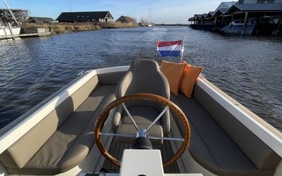 Venegy V30 Classic Cabin