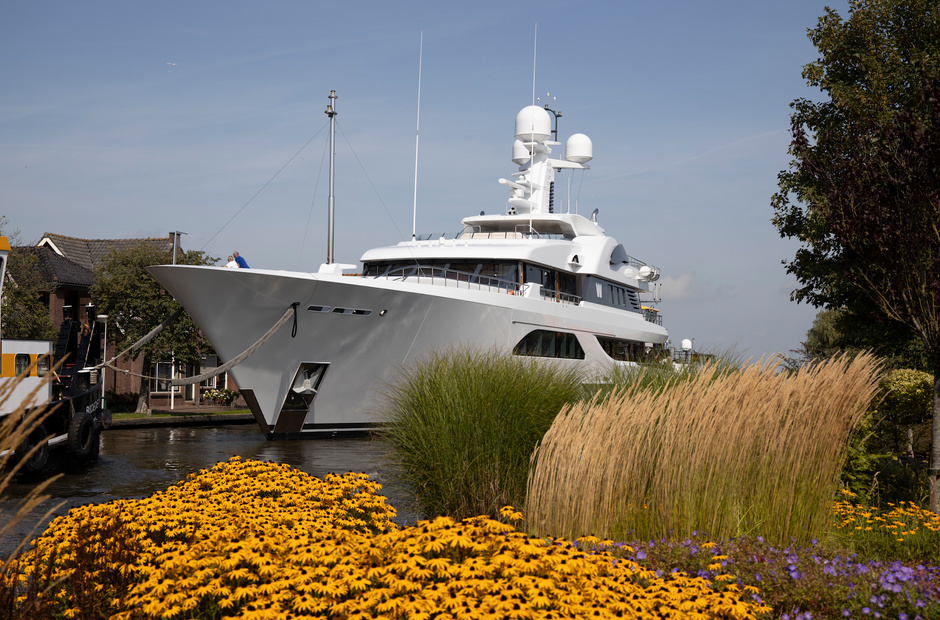 Feadship W