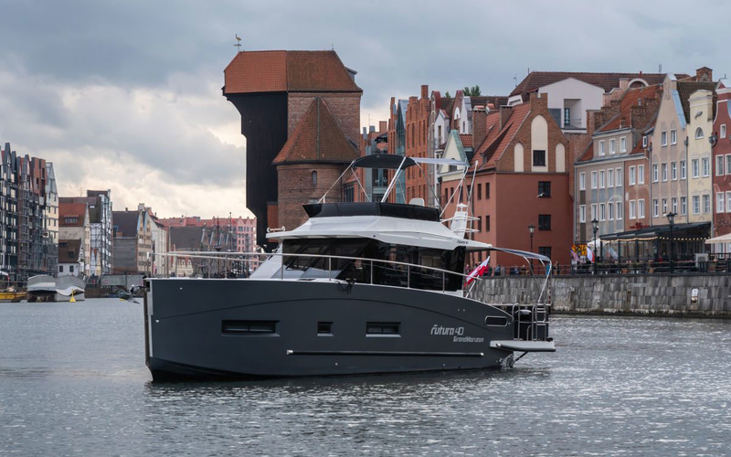 Cobra Futura 40
