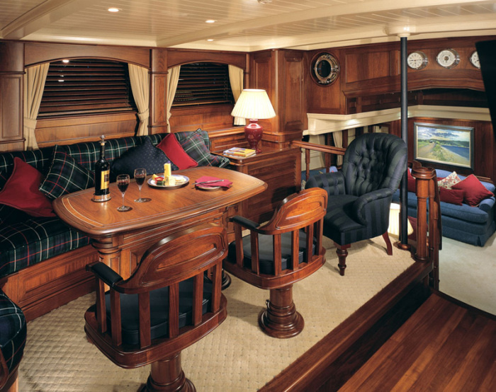 Alloy Yachts Huckleberry